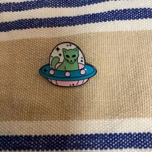 UFO alien cat in a spaceship, quirky funny enamel pin, cats lover great gift NWT